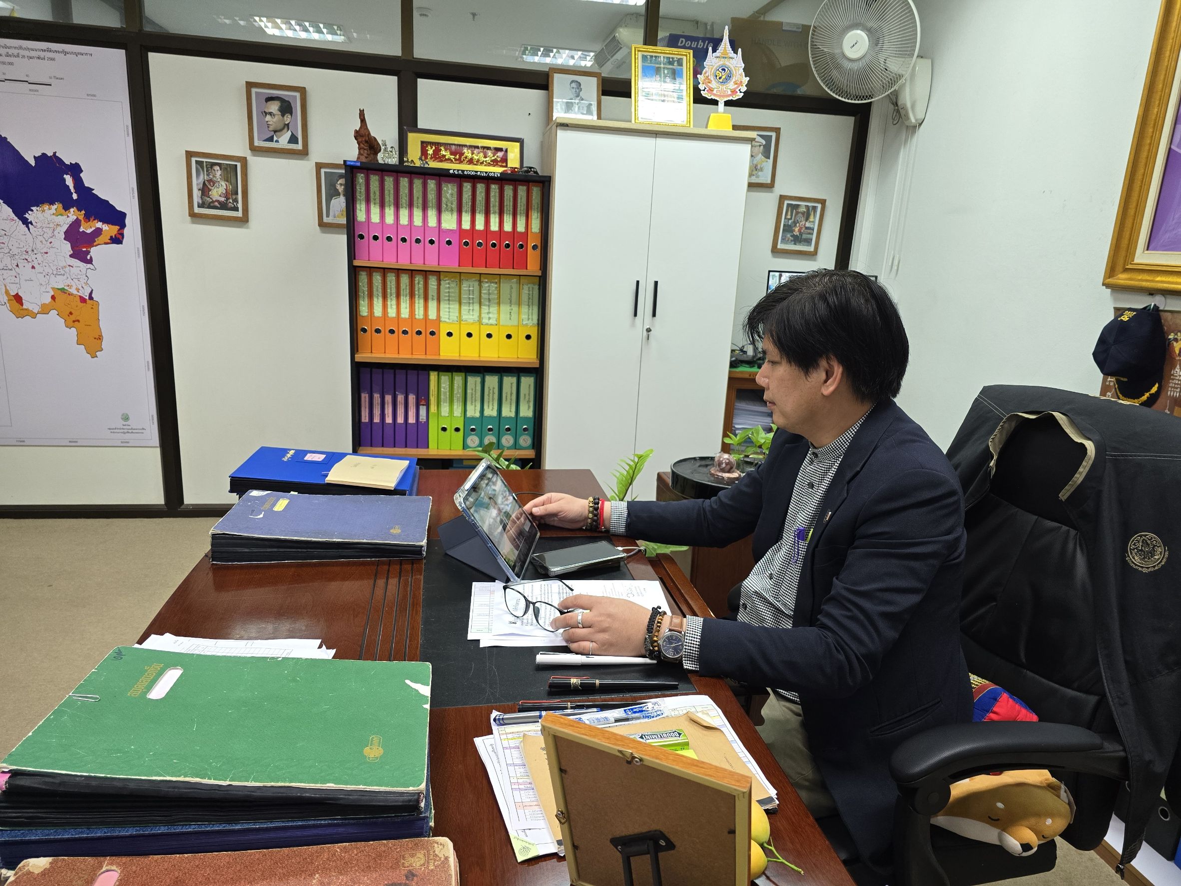 title - วันพฤหัสบดีที่ 12 กุมภาพันธ์ 2569 เวลา 13.30 น. นายวิทูล ประดิษฐบุญ ปฏิรูปที่ดินจังหวัดปราจีนบุรี   พร้อมด้วย ผู้อำนวยการกลุ่มยุทธศาสตร์และการปฏิรูปที่ดิน เข้าร่วมประชุมชี้แจงแนวทาง การตรวจราชการของเขตตรวจราชการที่ 9 ประจำปีงบประมาณ พ.ศ. 2569